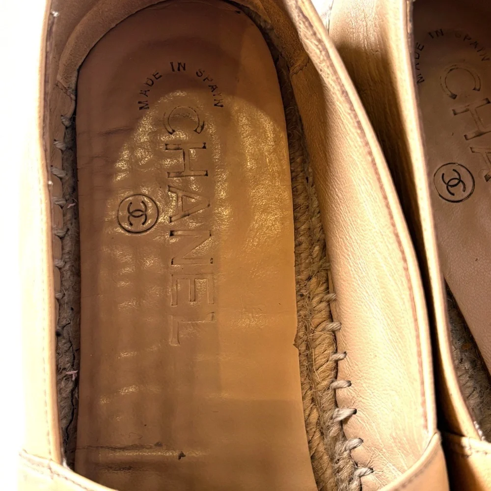 Chanel Beige Black Leather Espadrilles – Two-Tone Cap Toe Flats, size 6